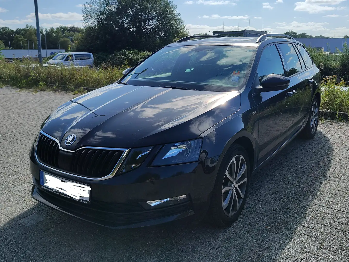 Skoda Octavia Octavia III Combi Diesel Combi 1.6 TDI DSG Style Schwarz - 2