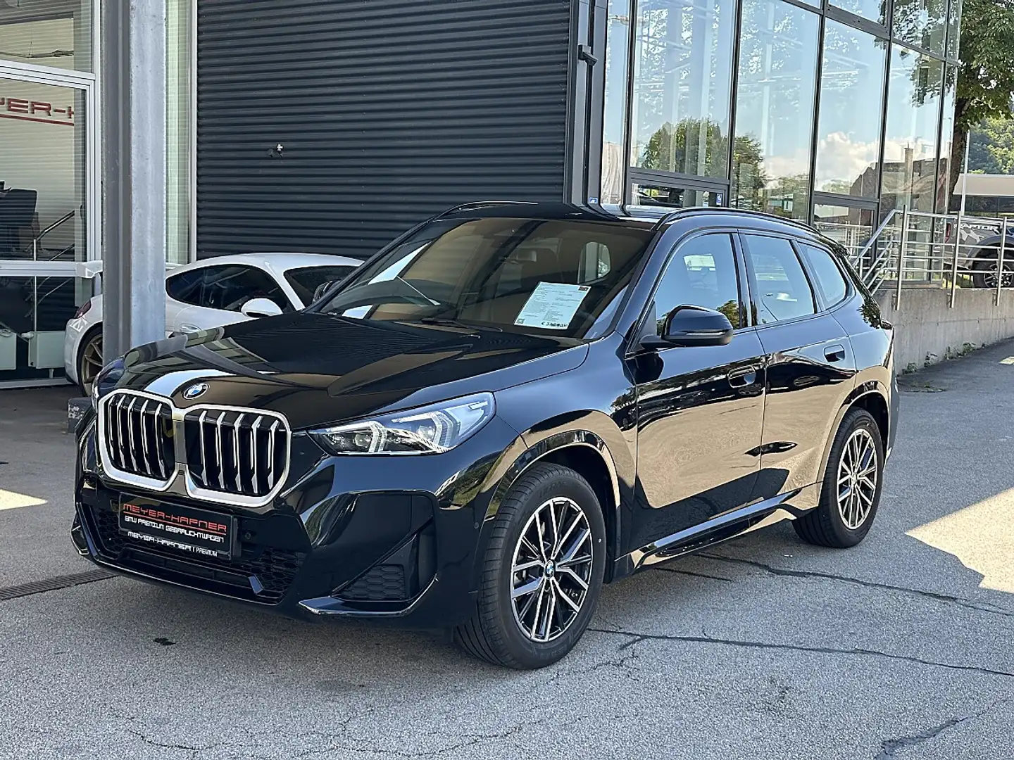 BMW X1 sDrive18i M-Paket Aut. Schwarz - 1