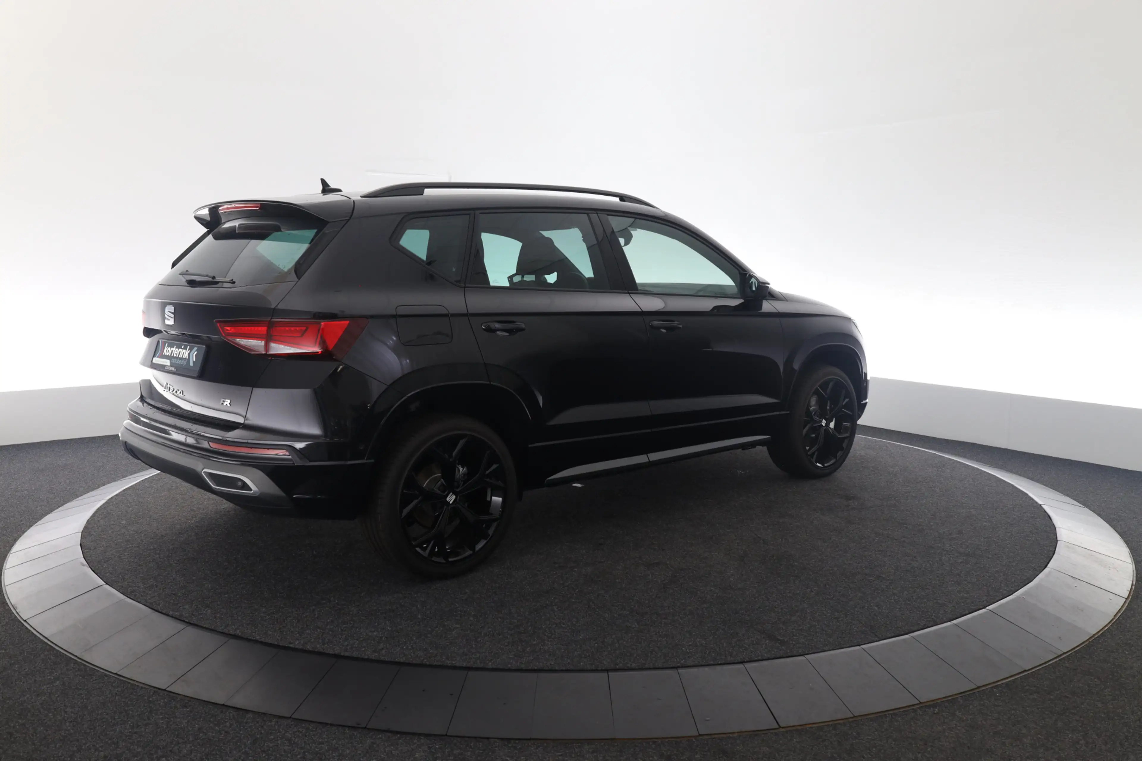 SEAT Ateca 1.5 TSI Xperience Business Intense — photo 3