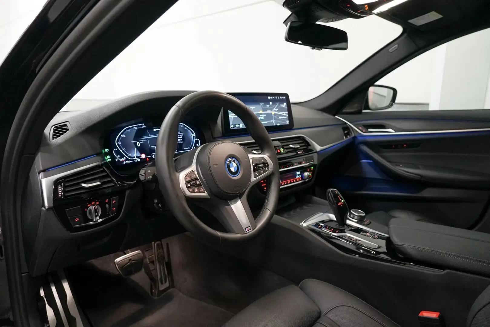 BMW 530 5-serie Touring 530e M-Sport | Panoramadak | Stoel Noir - 2