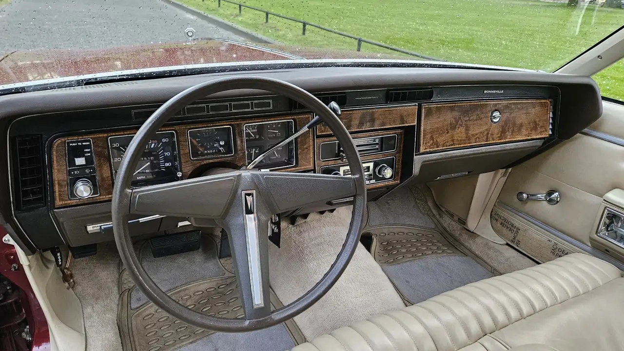 Pontiac Bonneville coupé V8, foto 12