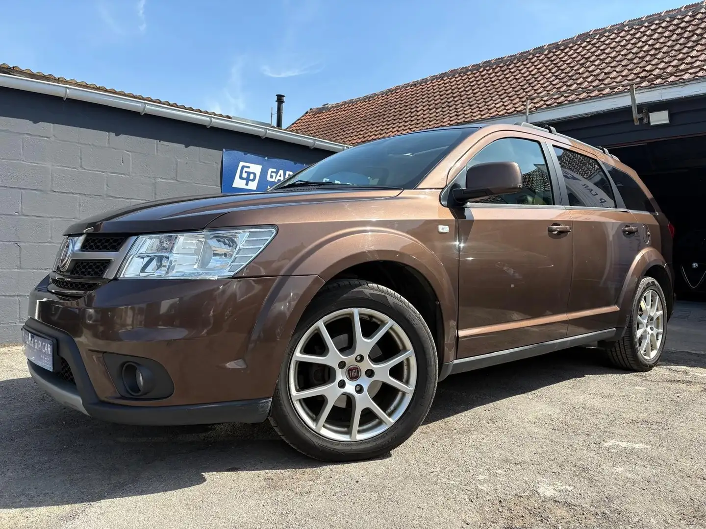 Fiat Freemont 2.0 MultiJet Urban Bruin - 1