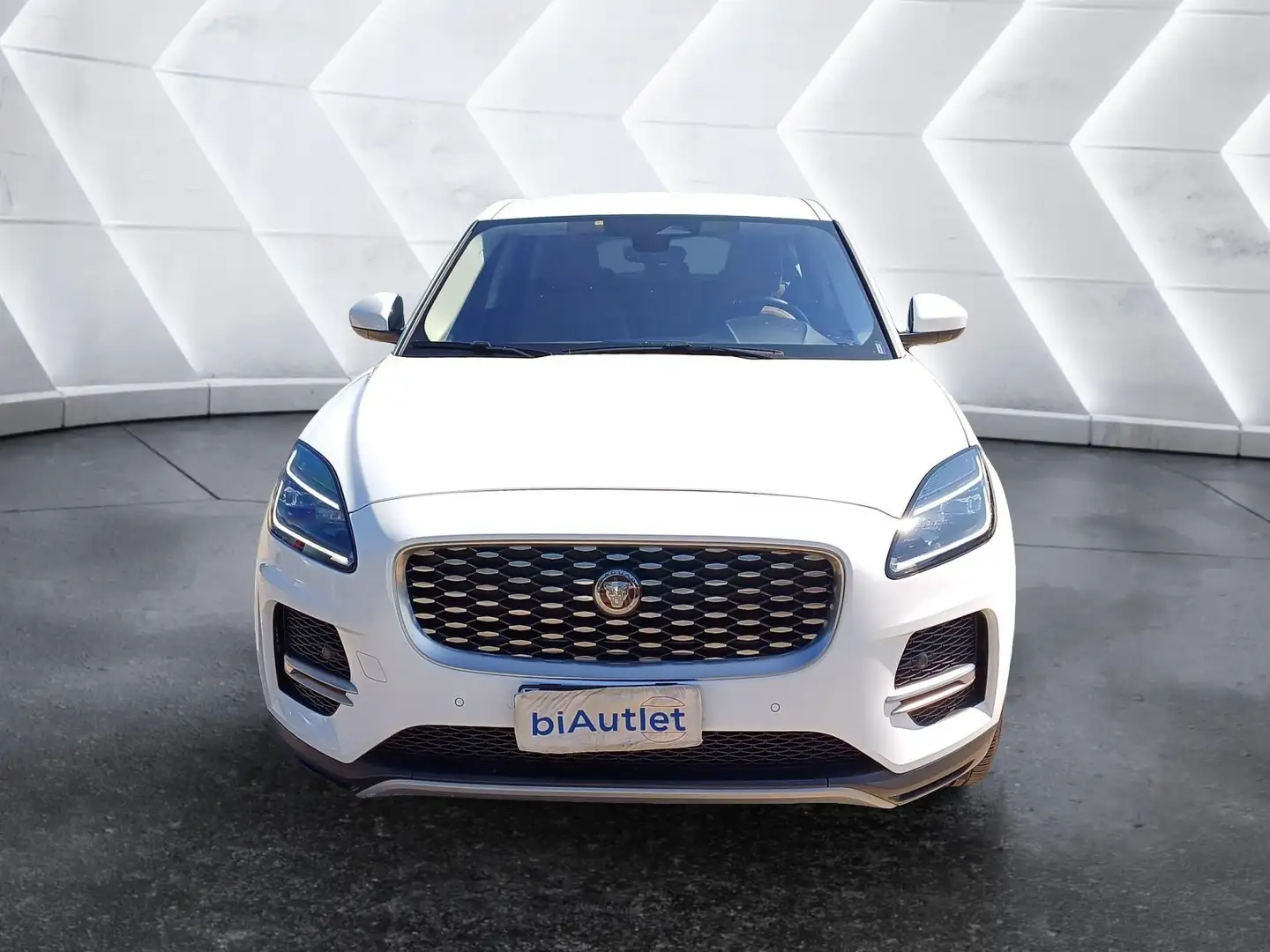 Jaguar E-Pace 2.0d i4 mhev SE awd 163cv auto Bianco - 2