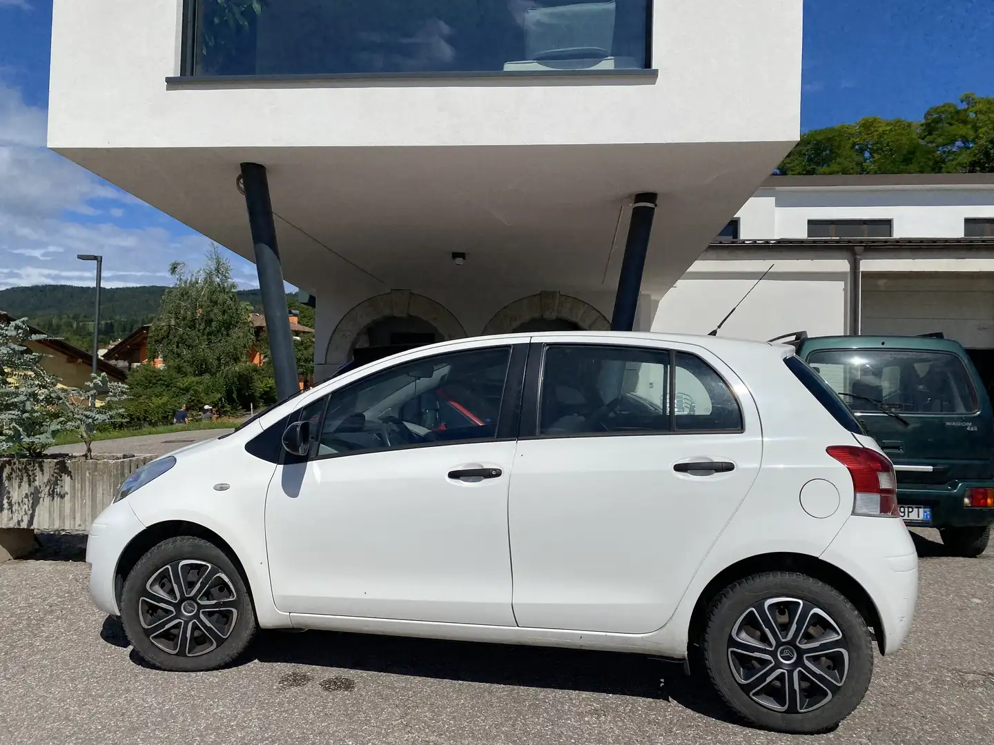 Toyota Yaris 5p 1.0 Sol - 1