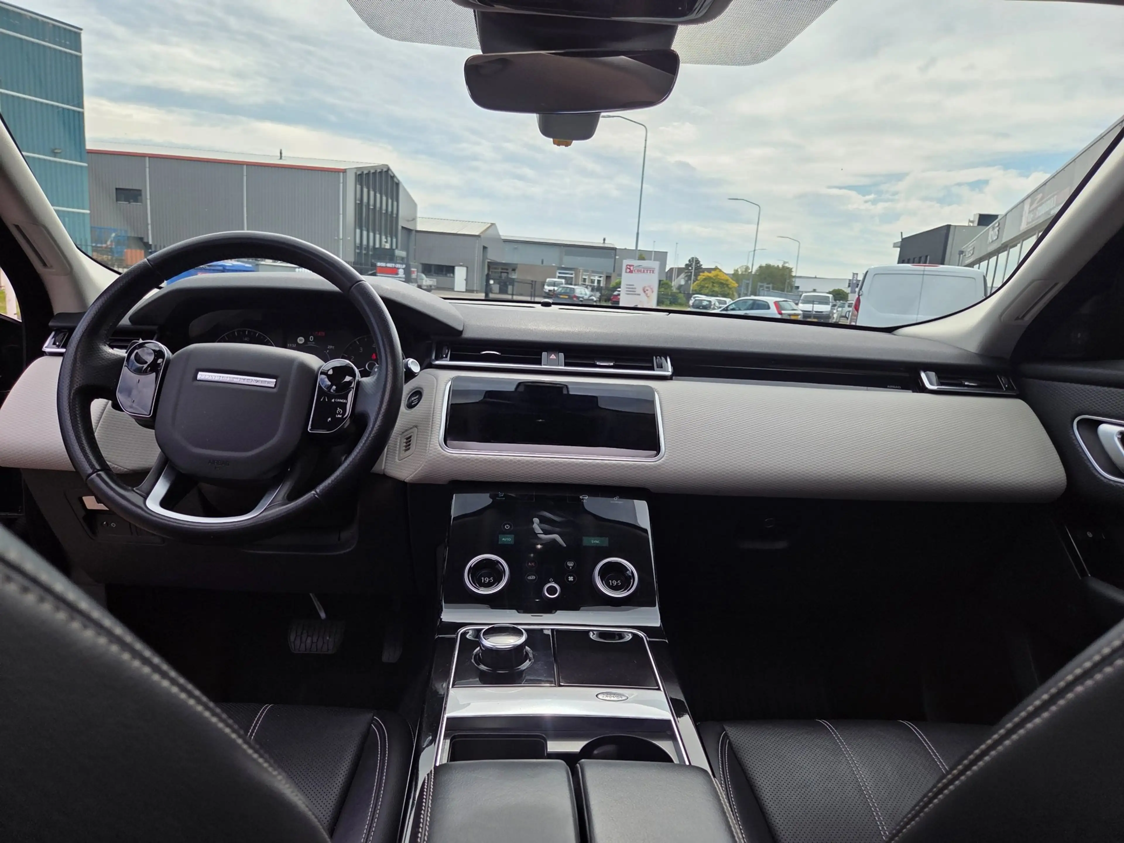 Land Rover Range Rover Velar 2.0 P250 All Black *ex BTW* Panorama * Camera * Ad — photo 8