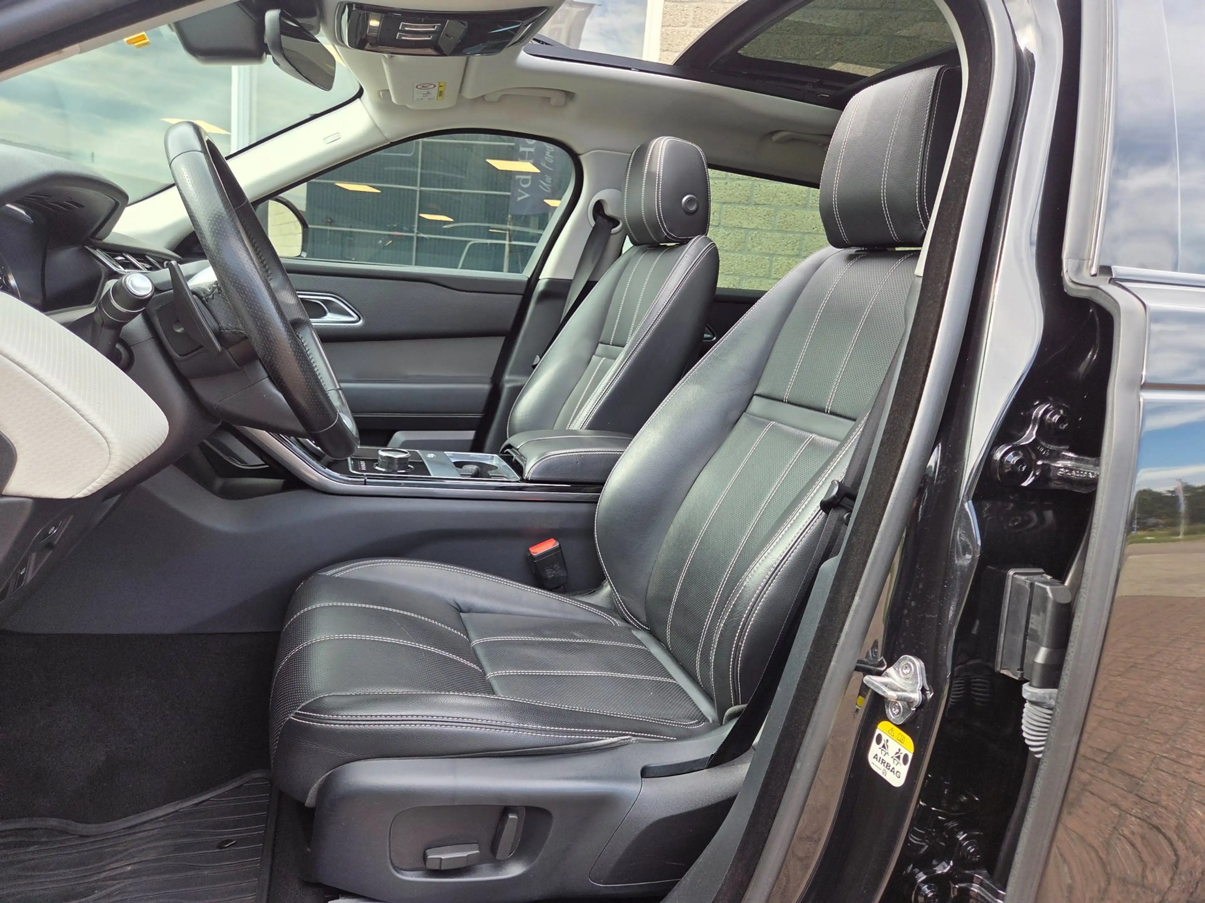Land Rover Range Rover Velar 2.0 P250 All Black *ex BTW* Panorama * Camera * Ad — photo 4