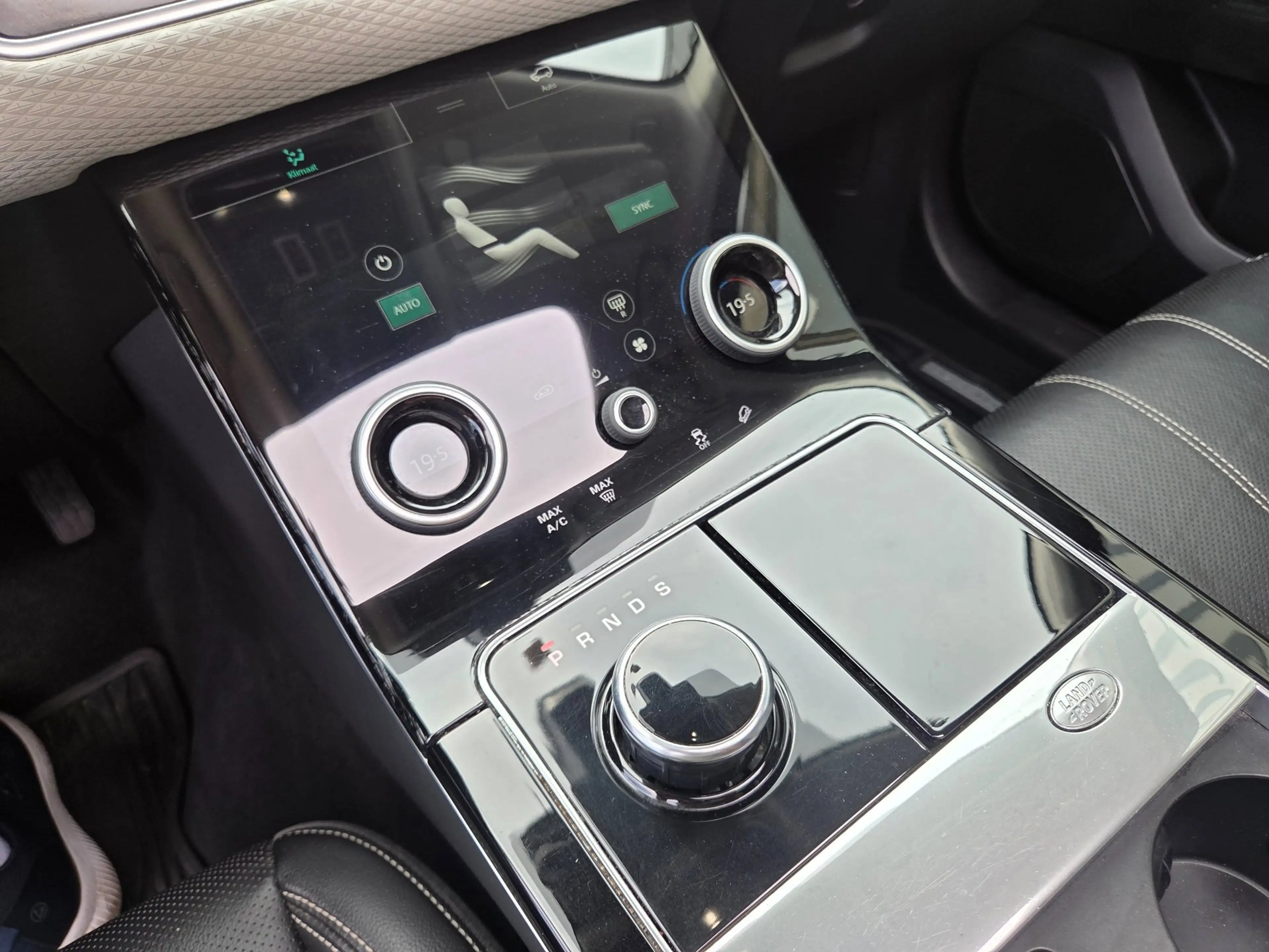 Land Rover Range Rover Velar 2.0 P250 All Black *ex BTW* Panorama * Camera * Ad — photo 9