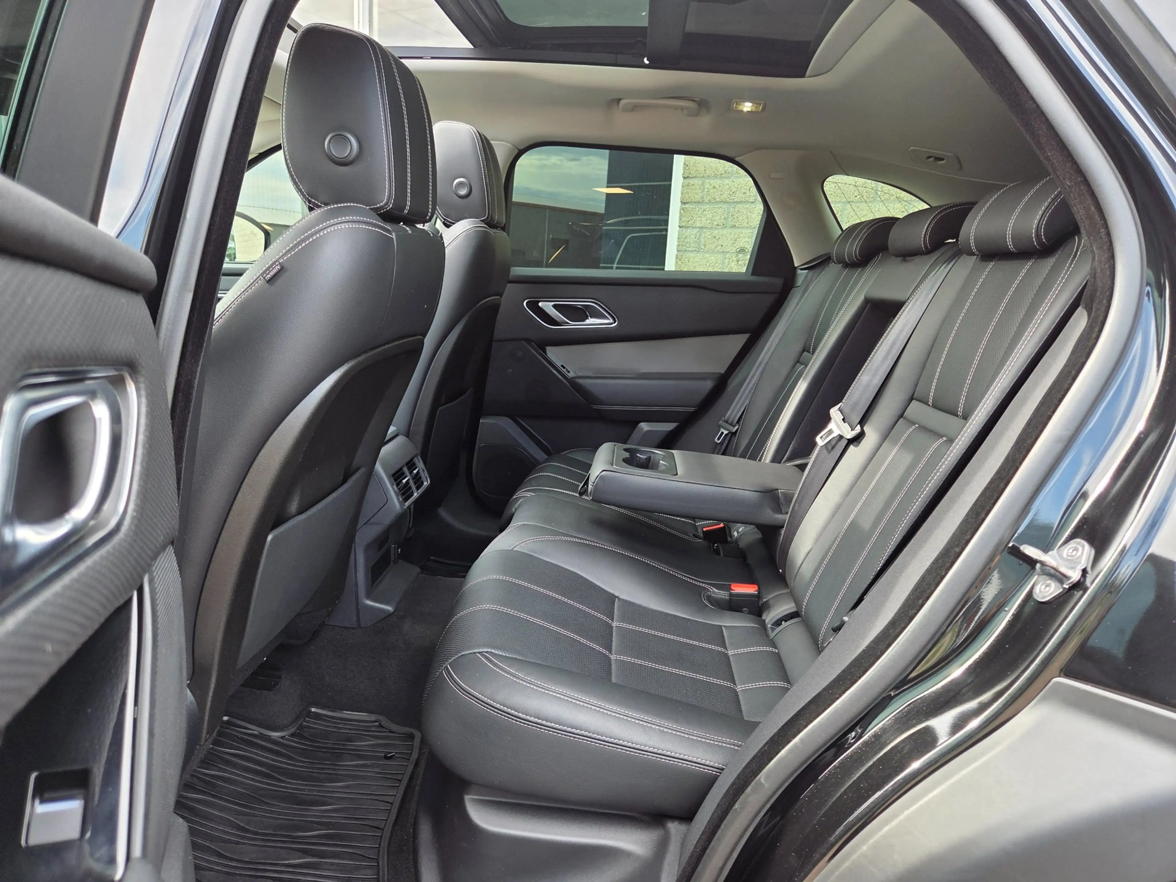 Land Rover Range Rover Velar 2.0 P250 All Black *ex BTW* Panorama * Camera * Ad — photo 5