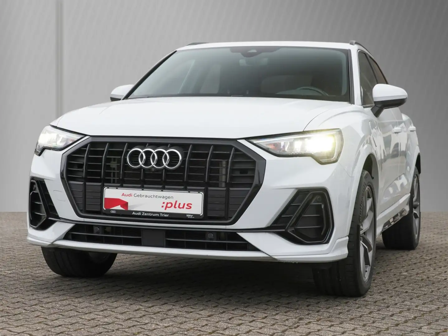 Audi Q3 45 TFSI e S line Weiß - 2