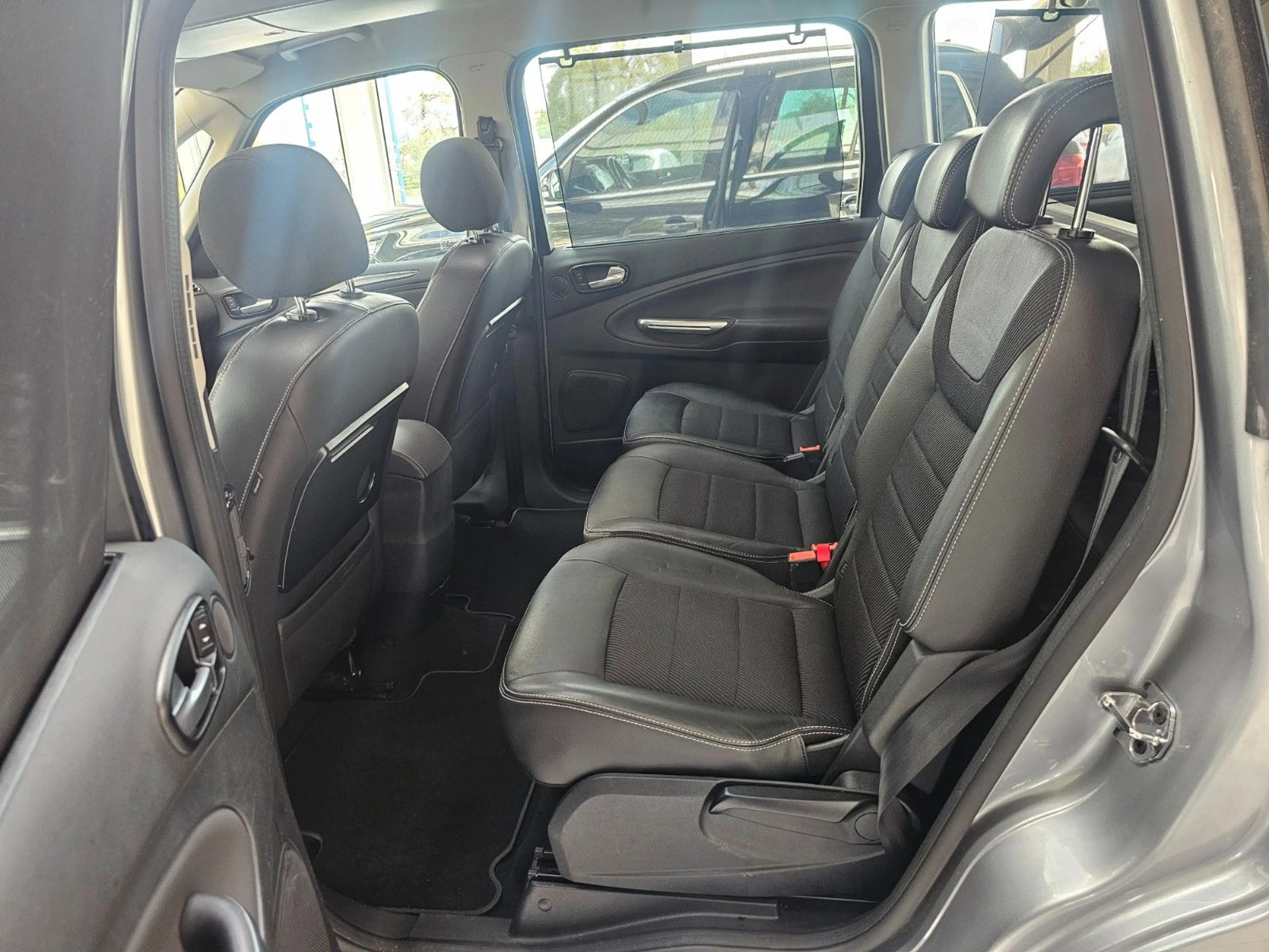 Ford Galaxy Titanium /7Sitzer /Teilleder/Panoramadach — photo 14