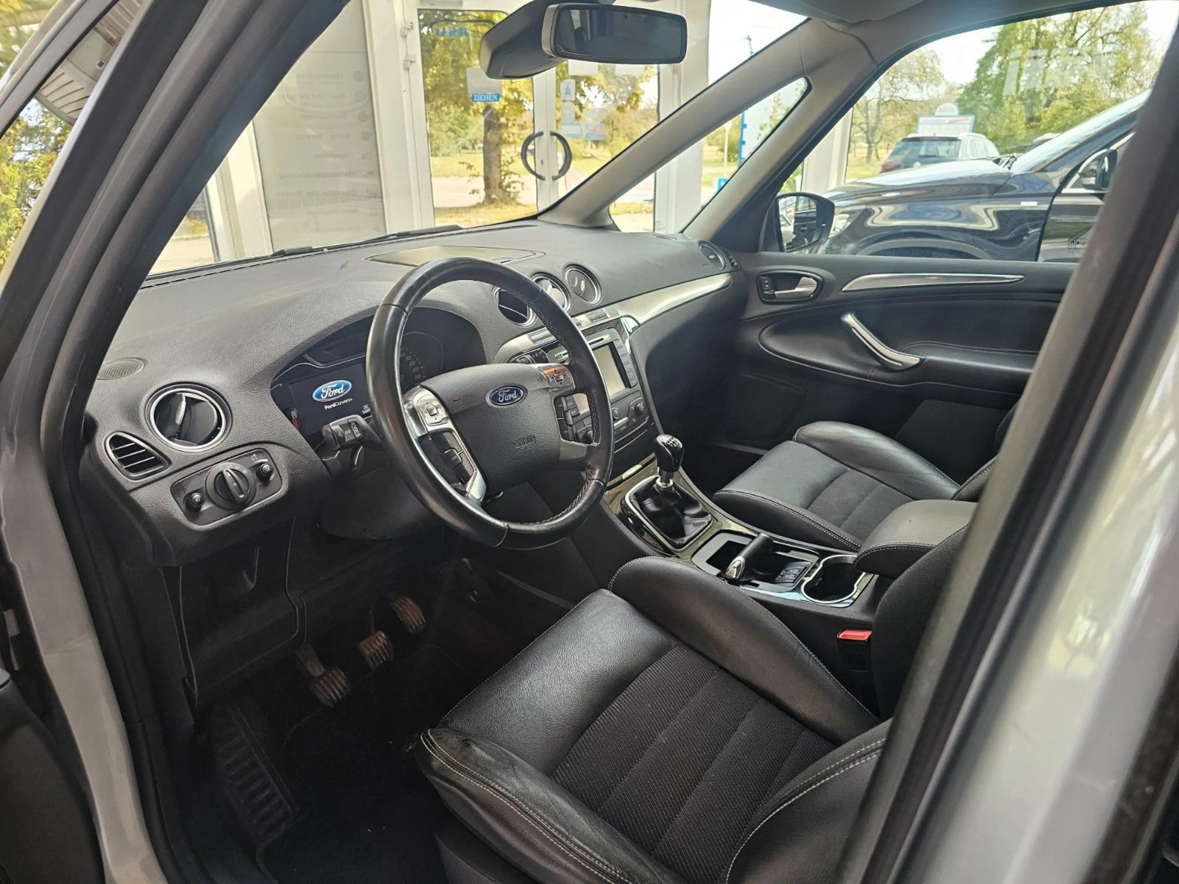 Ford Galaxy Titanium /7Sitzer /Teilleder/Panoramadach — photo 12