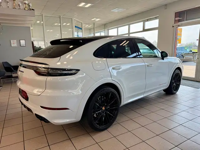 Porsche Cayenne view 5