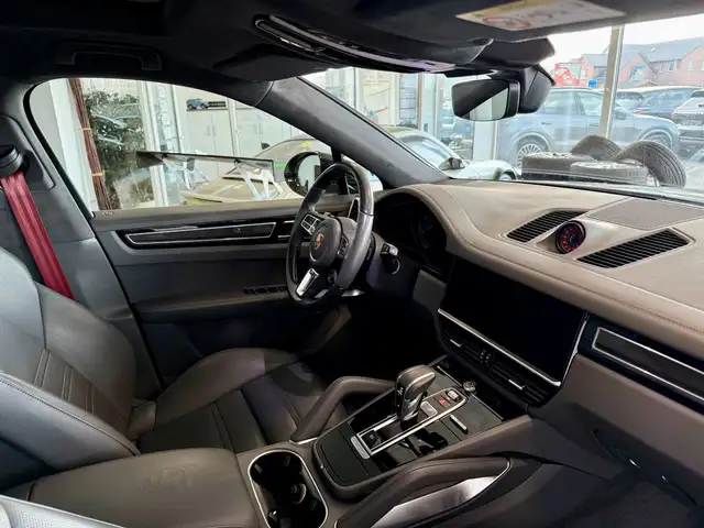Porsche Cayenne view 14
