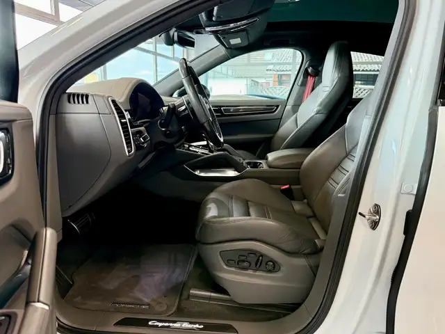 Porsche Cayenne view 8