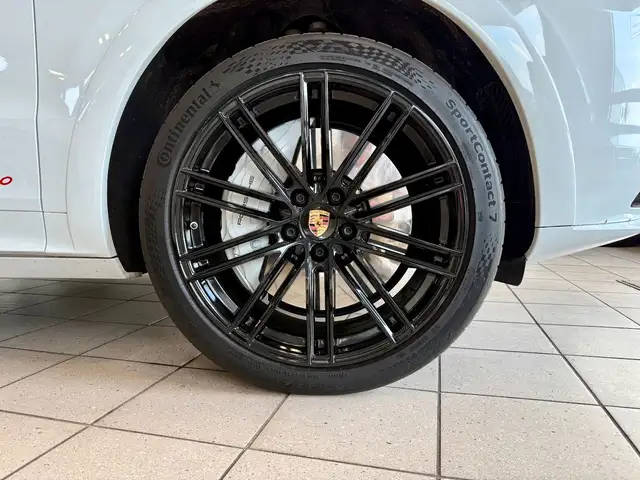 Porsche Cayenne view 6