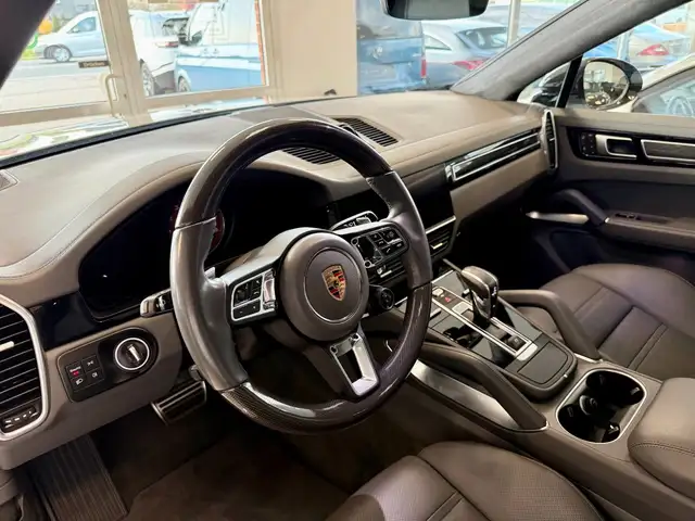 Porsche Cayenne view 15