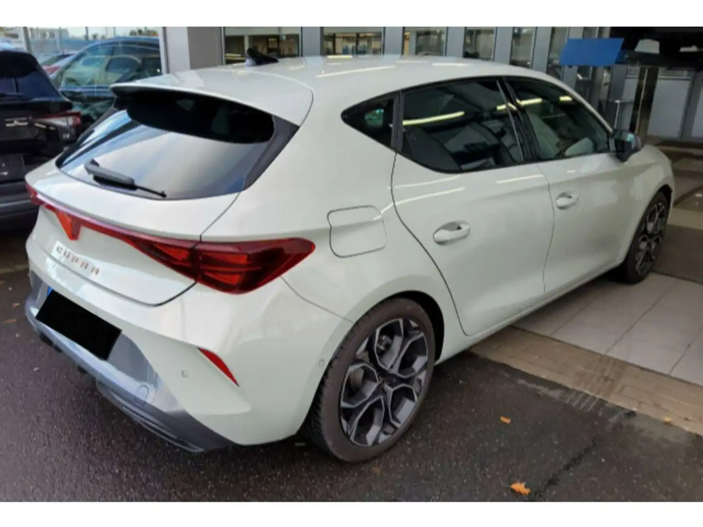 SEAT Leon (KUG)(05.2024->) 1.5 eTSI 110 kW Grau - 2