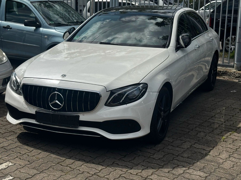 Mercedes-Benz E 220 E220d Avantgarde/PanoD/HUP/Kamera/Burmester