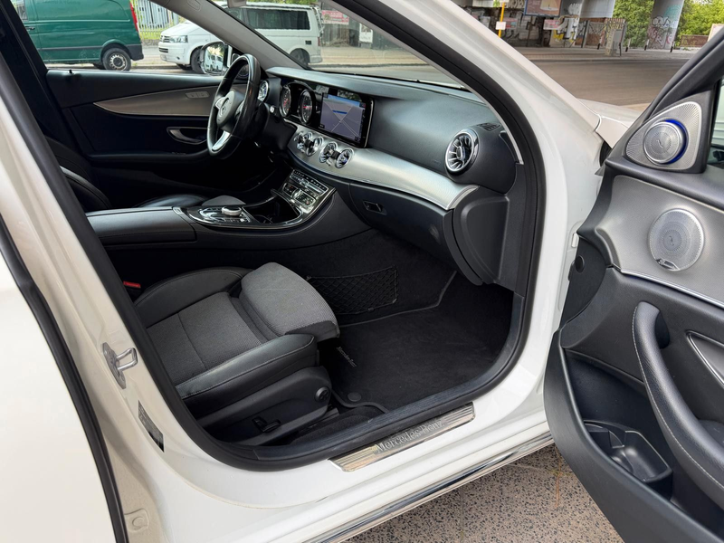 Mercedes-Benz E 220 E220d Avantgarde/PanoD/HUP/Kamera/Burmester — photo 14