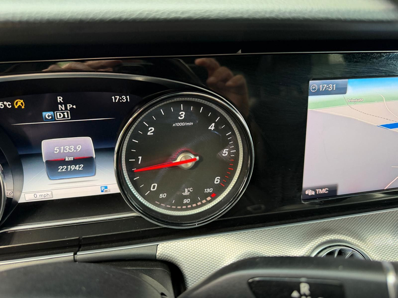 Mercedes-Benz E 220 E220d Avantgarde/PanoD/HUP/Kamera/Burmester — photo 11