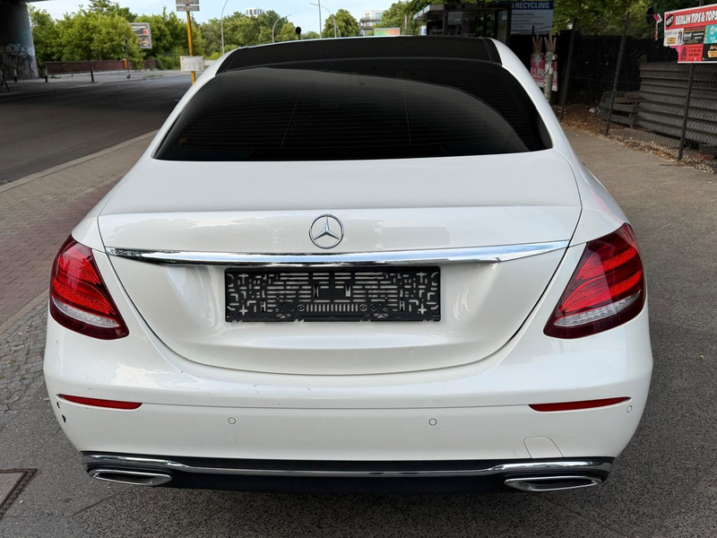 Mercedes-Benz E 220 E220d Avantgarde/PanoD/HUP/Kamera/Burmester — photo 4