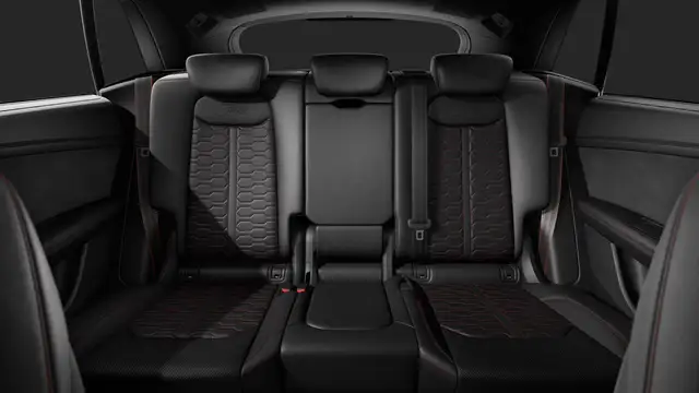 Audi Q8 view 8