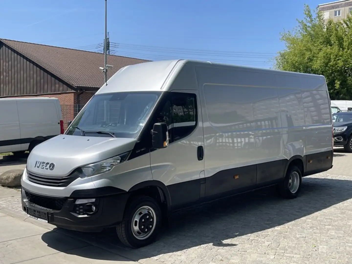 Iveco Daily 35C18 V/P 3.0HPI Maxi 1H*Klima*Webasto*E6 Silber - 1