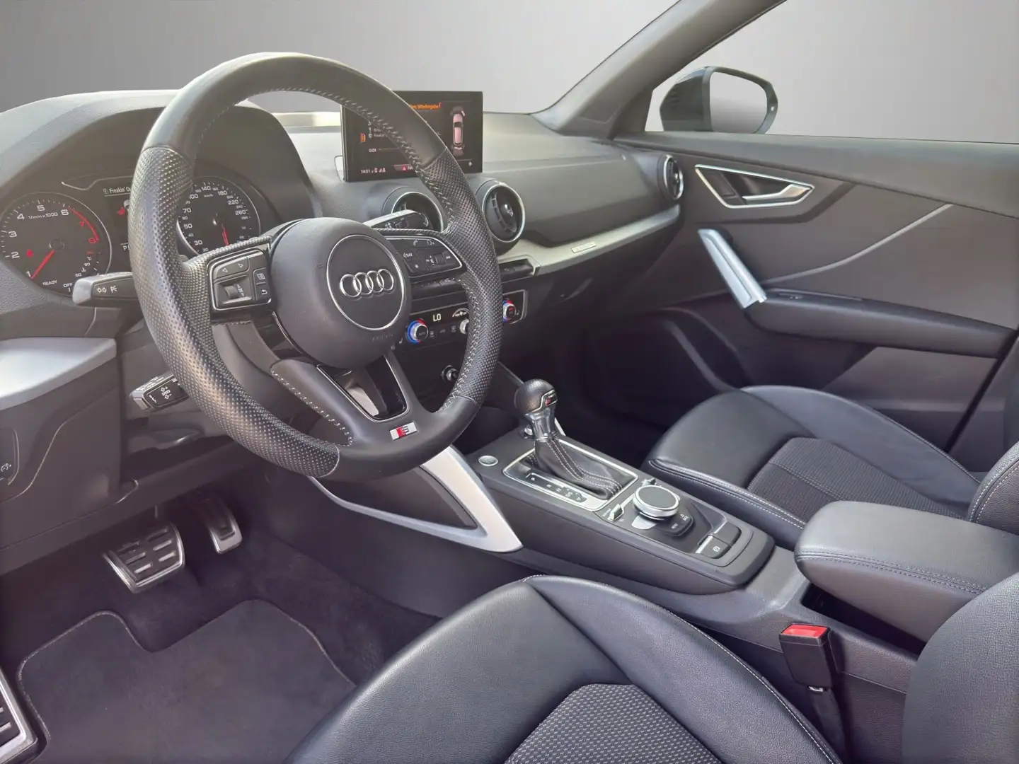 Audi Q2 3x S-Line 40 TFSI quattro sport s-tronic Silber - 2