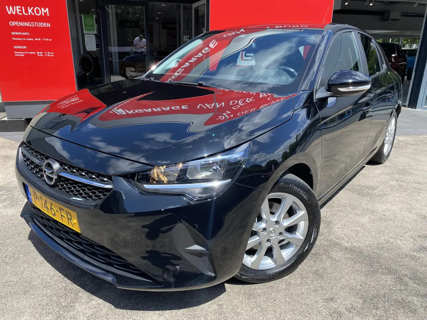 Opel Corsa 1.2 Edition Trekhaak, dealeronderhouden rijklaar Zwart - 2