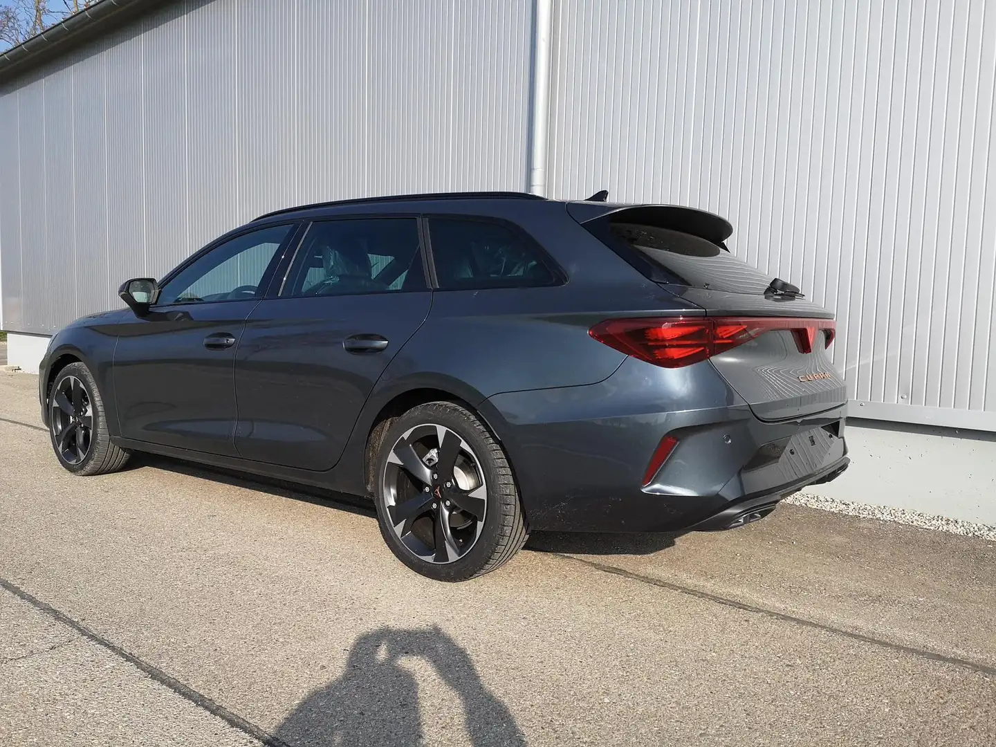 CUPRA Leon Sportstourer 1.5 eTSI 110 kW Kombi ST DSG AHK A... Grau - 2