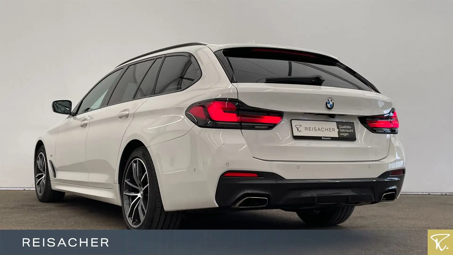 BMW 530 d A xDr Tou MSport AHK ACC StdHzg HuD HiFi 18 Weiß - 2