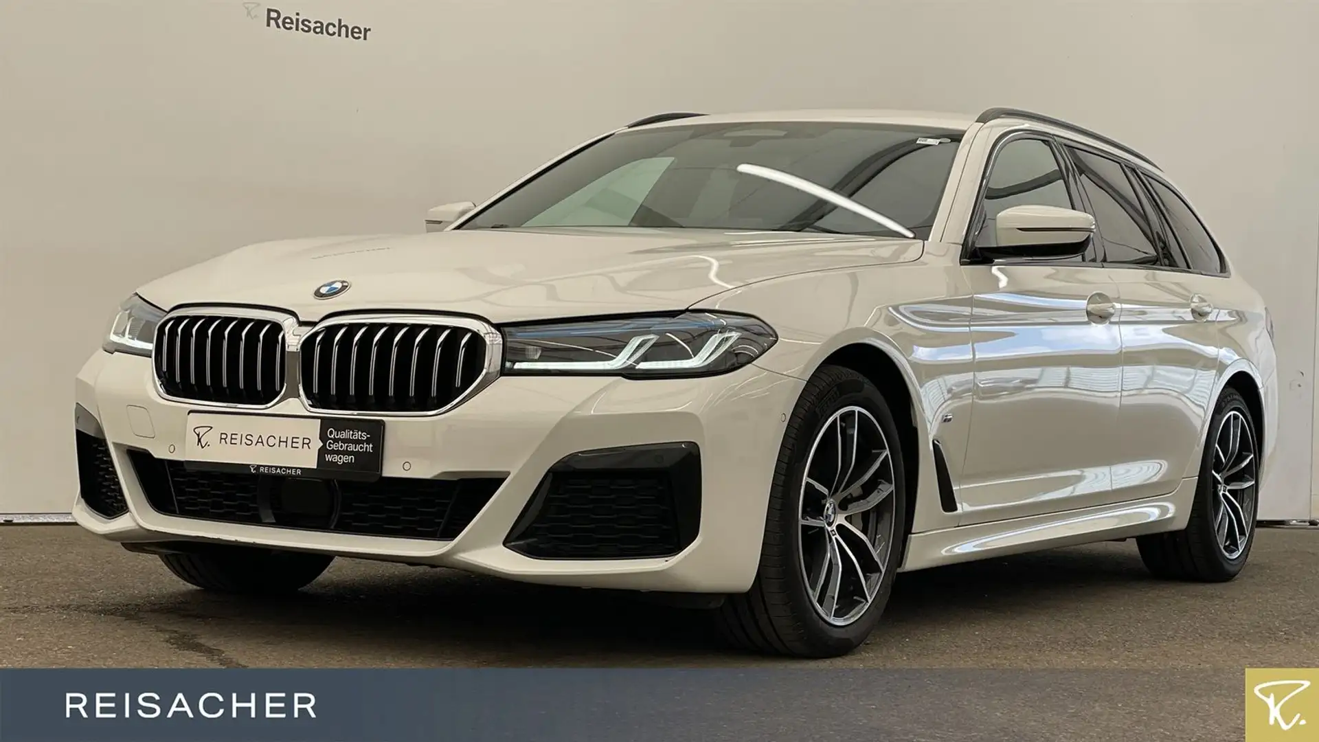 BMW 530 d A xDr Tou MSport AHK ACC StdHzg HuD HiFi 18 Weiß - 1
