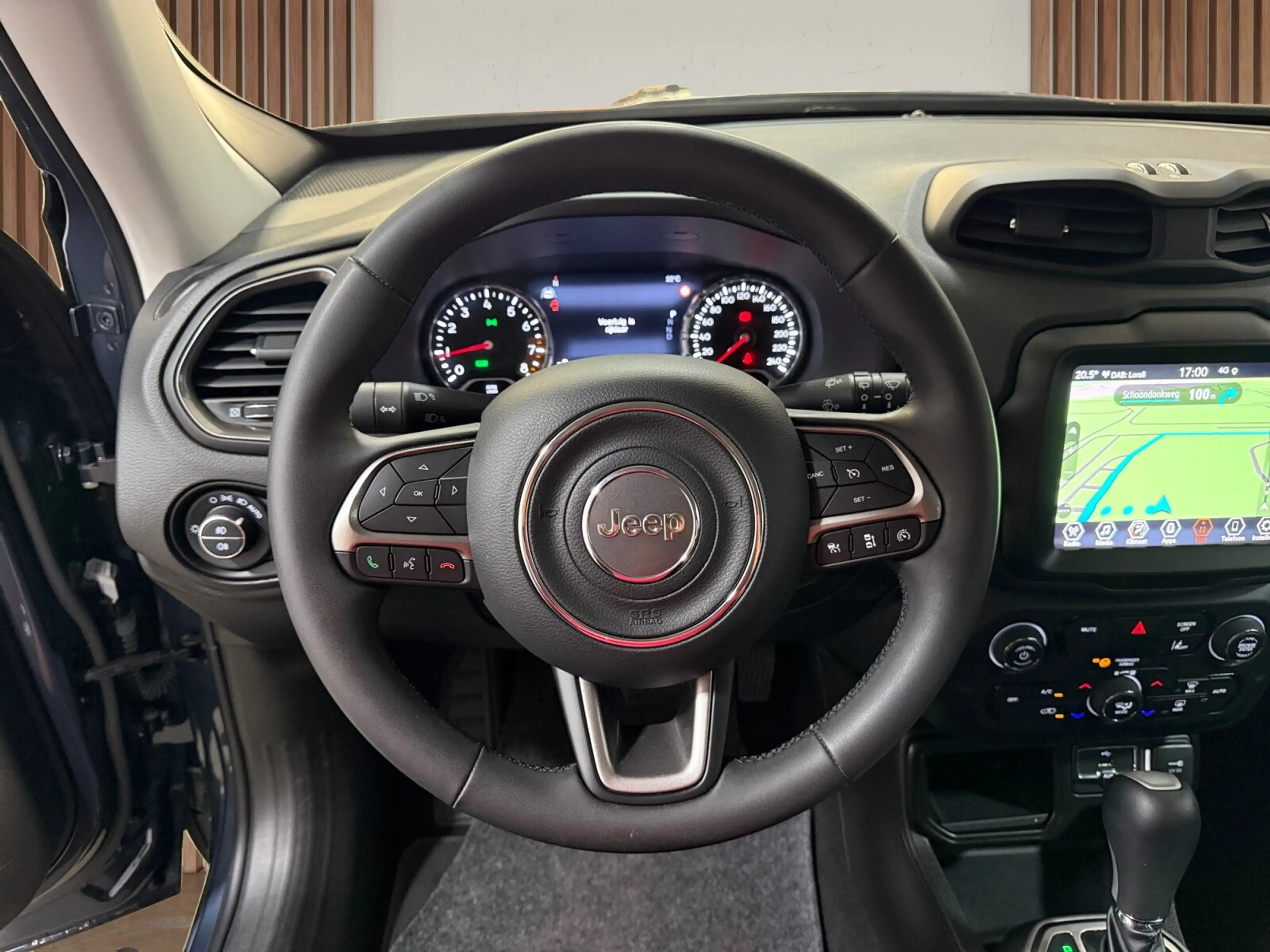 Jeep Renegade 1.5T e-Hybrid Limited ** Adaptive Cruise | Keyl... — photo 15