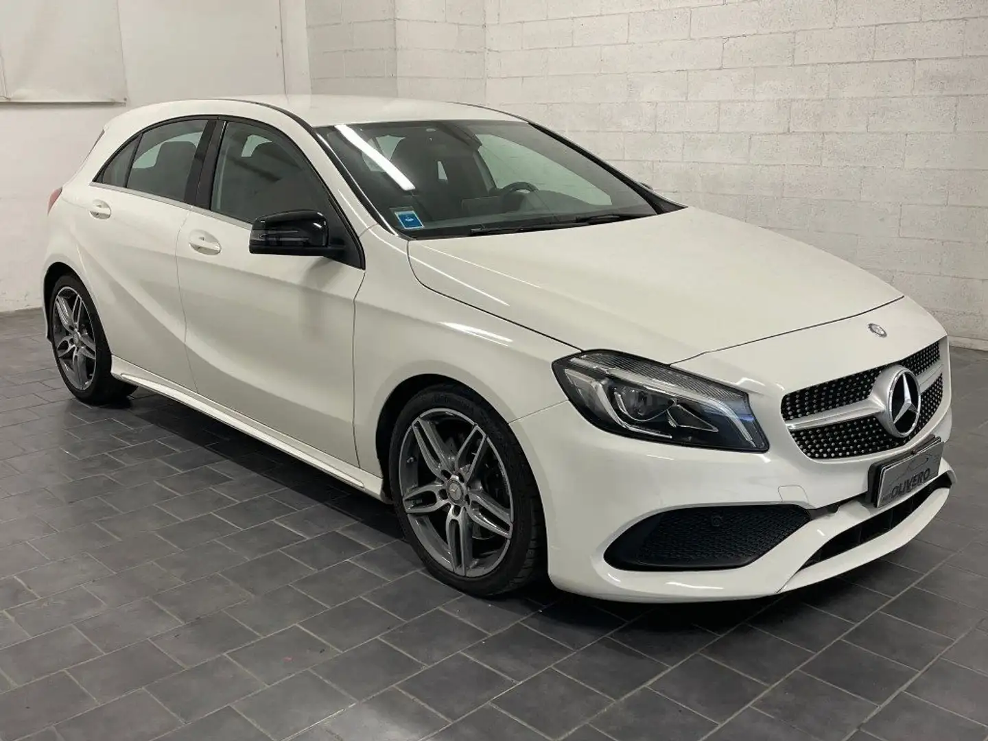 Mercedes-Benz A 220 d Automatic 4Matic Premium Blanc - 1
