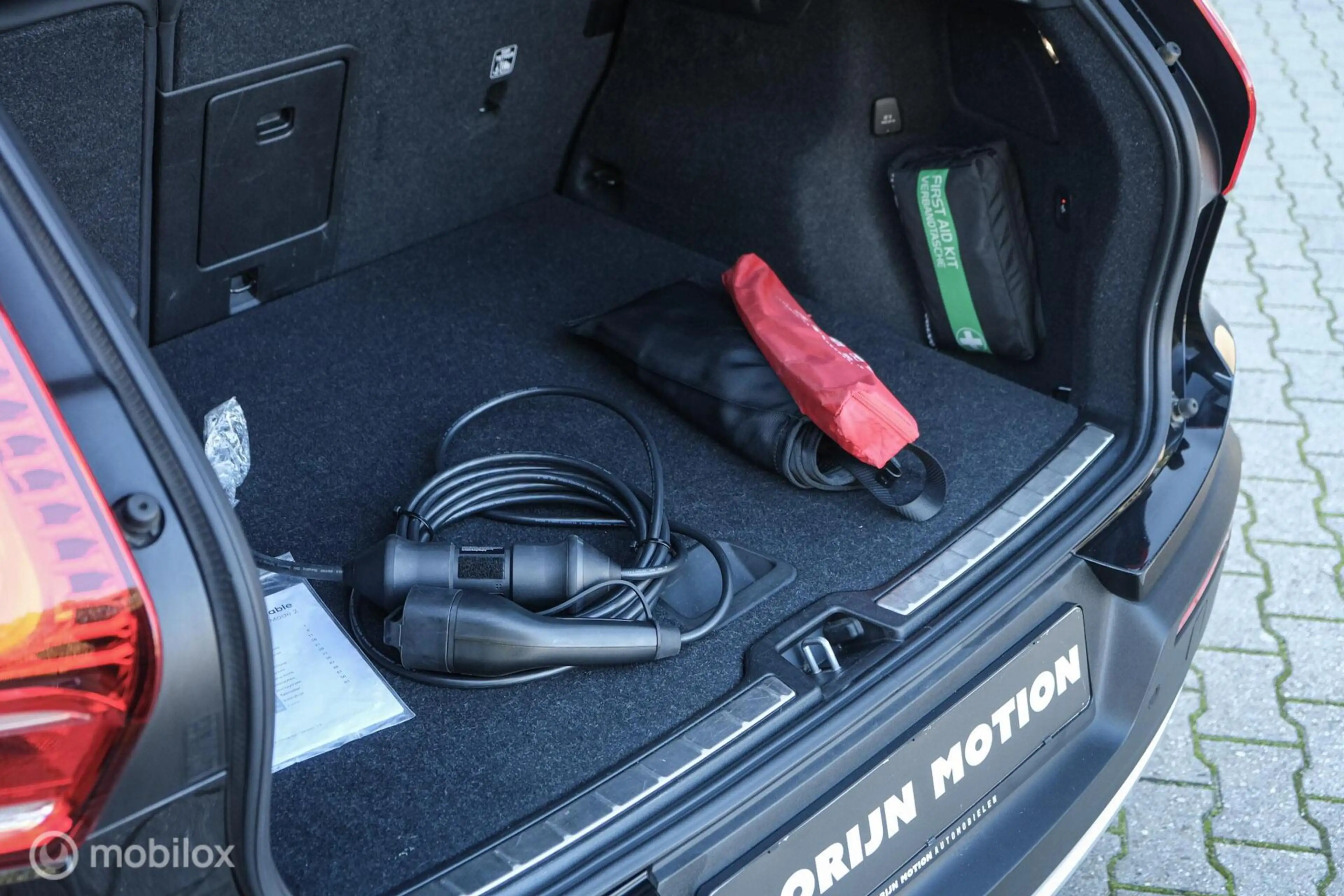 Volvo XC40 1.5 T5 Plug-in hybrid Ultimate Bright | Pano | Har — photo 12