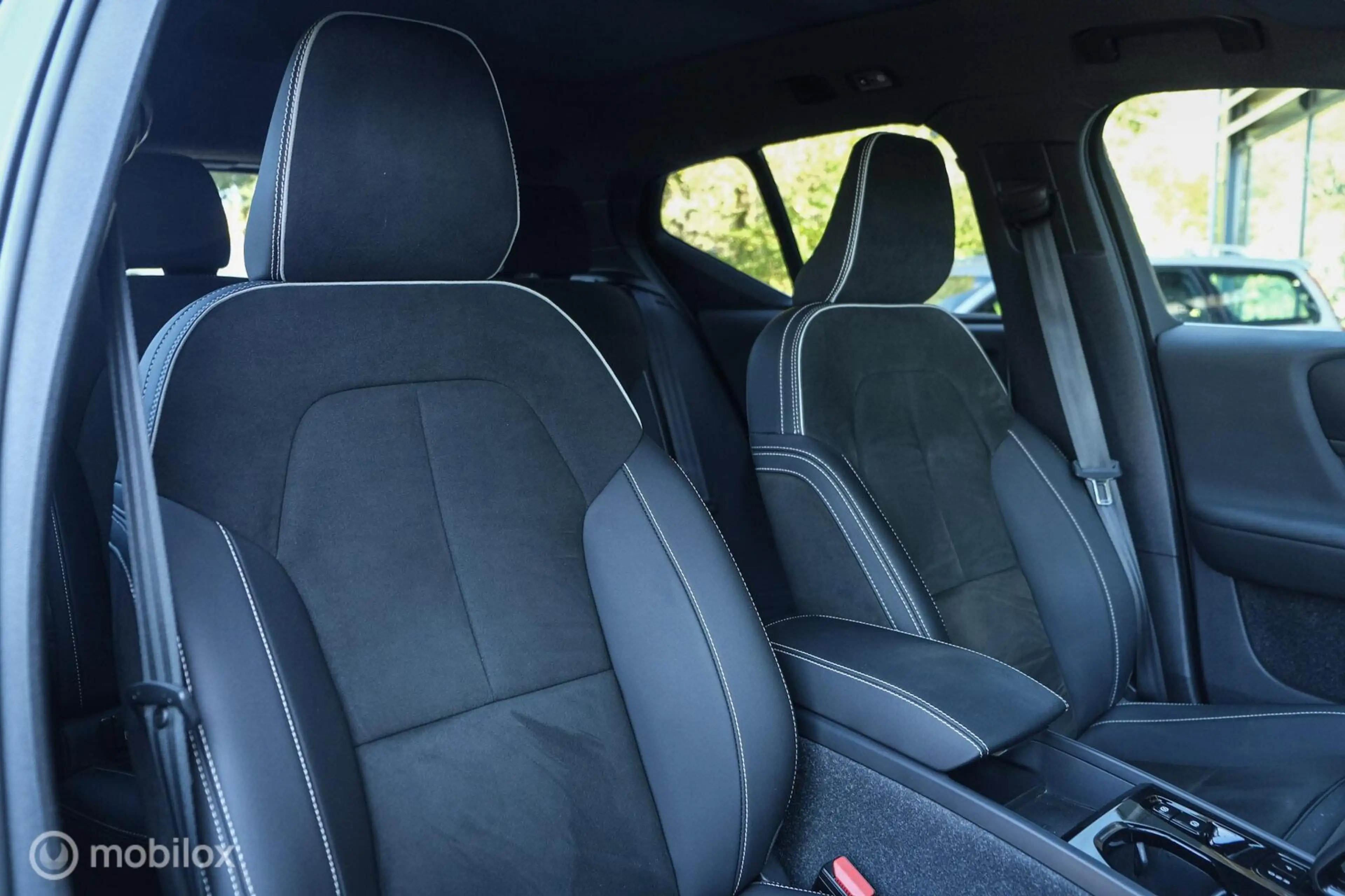 Volvo XC40 1.5 T5 Plug-in hybrid Ultimate Bright | Pano | Har — photo 15
