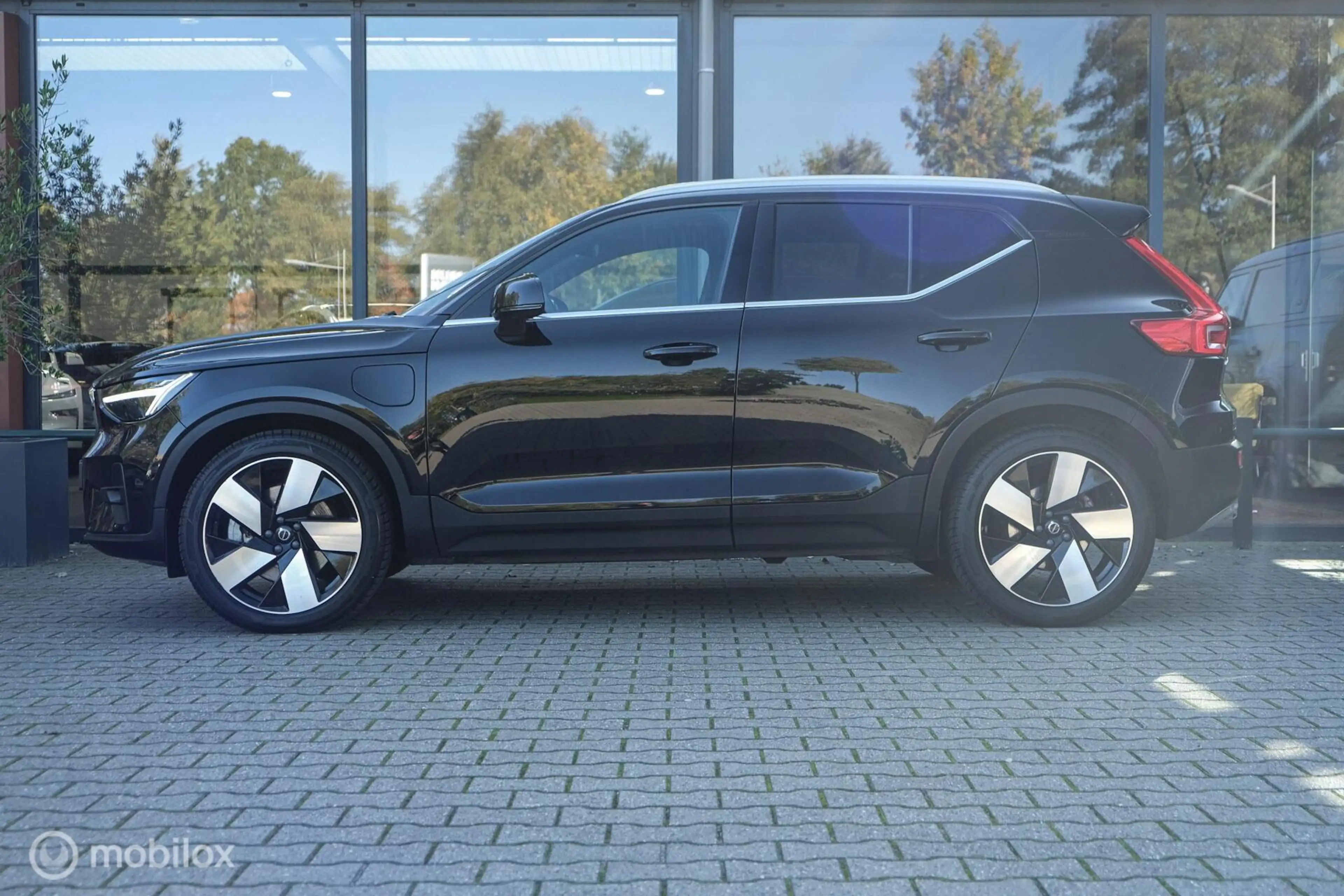 Volvo XC40 1.5 T5 Plug-in hybrid Ultimate Bright | Pano | Har — photo 3