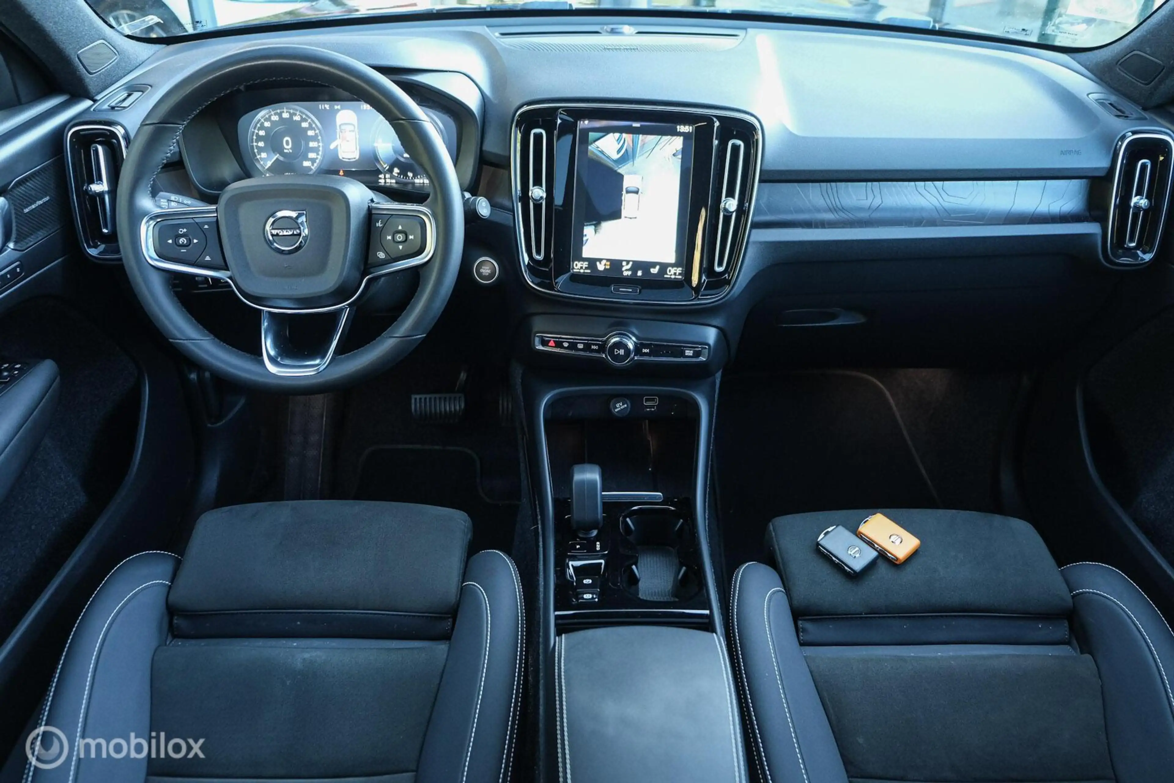 Volvo XC40 1.5 T5 Plug-in hybrid Ultimate Bright | Pano | Har — photo 2