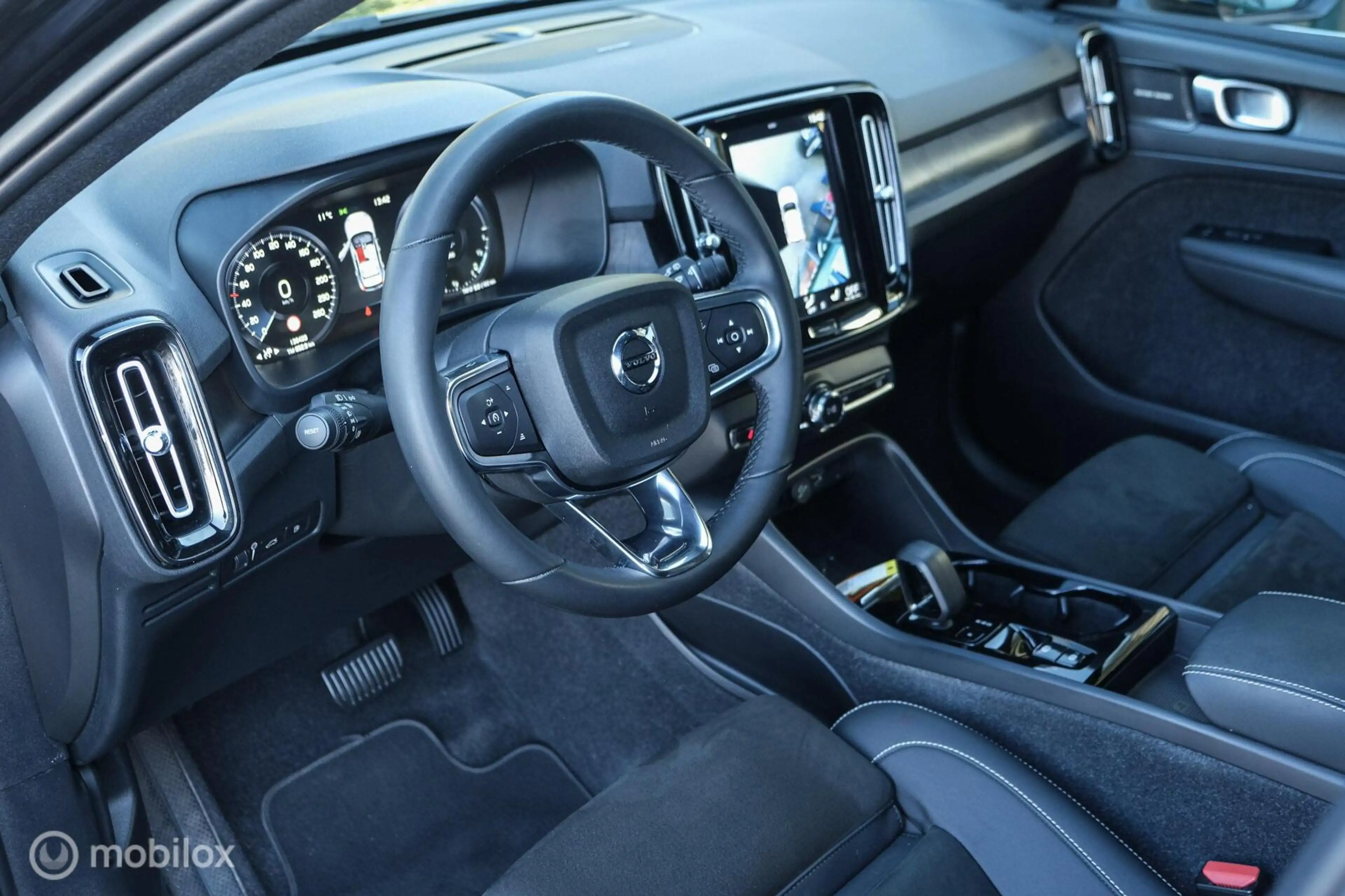 Volvo XC40 1.5 T5 Plug-in hybrid Ultimate Bright | Pano | Har — photo 4