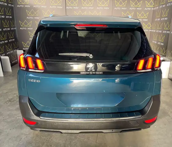 Peugeot 5008 view 5