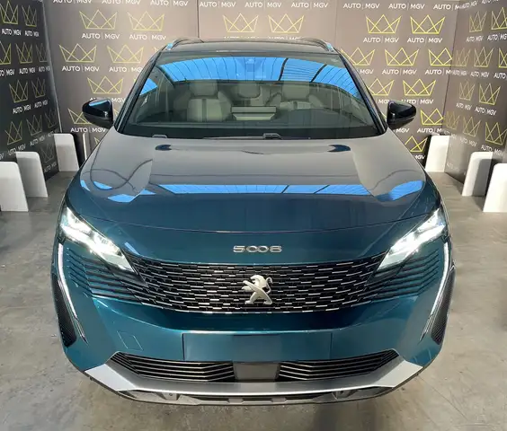 Peugeot 5008 view 2