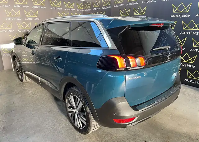 Peugeot 5008 view 6