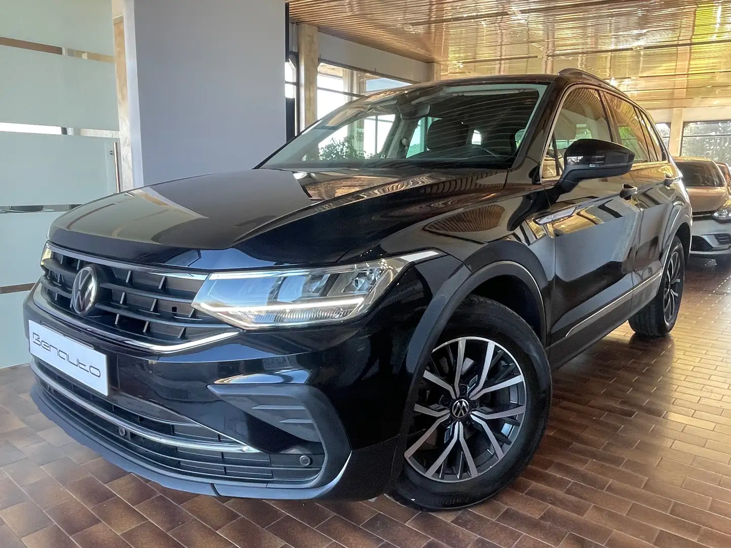 Volkswagen Tiguan 1.5 tsi Life 130cv APPLE CARPLAY/TAGLIANDI UFF/SEN Nero - 1