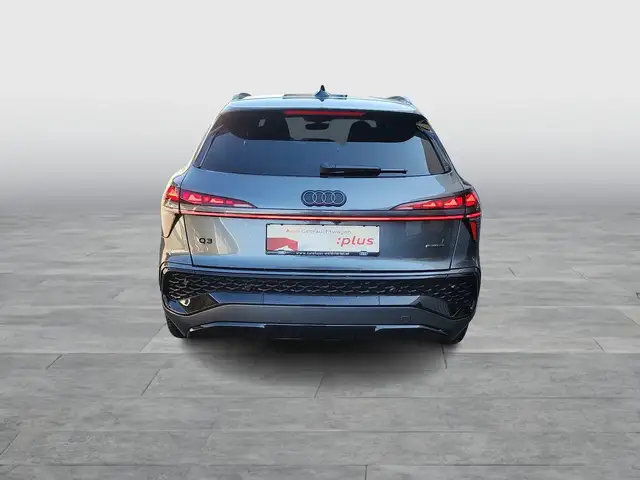 Audi Q3 view 5