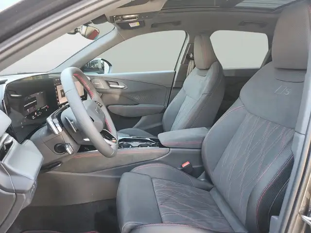 Audi Q3 view 8
