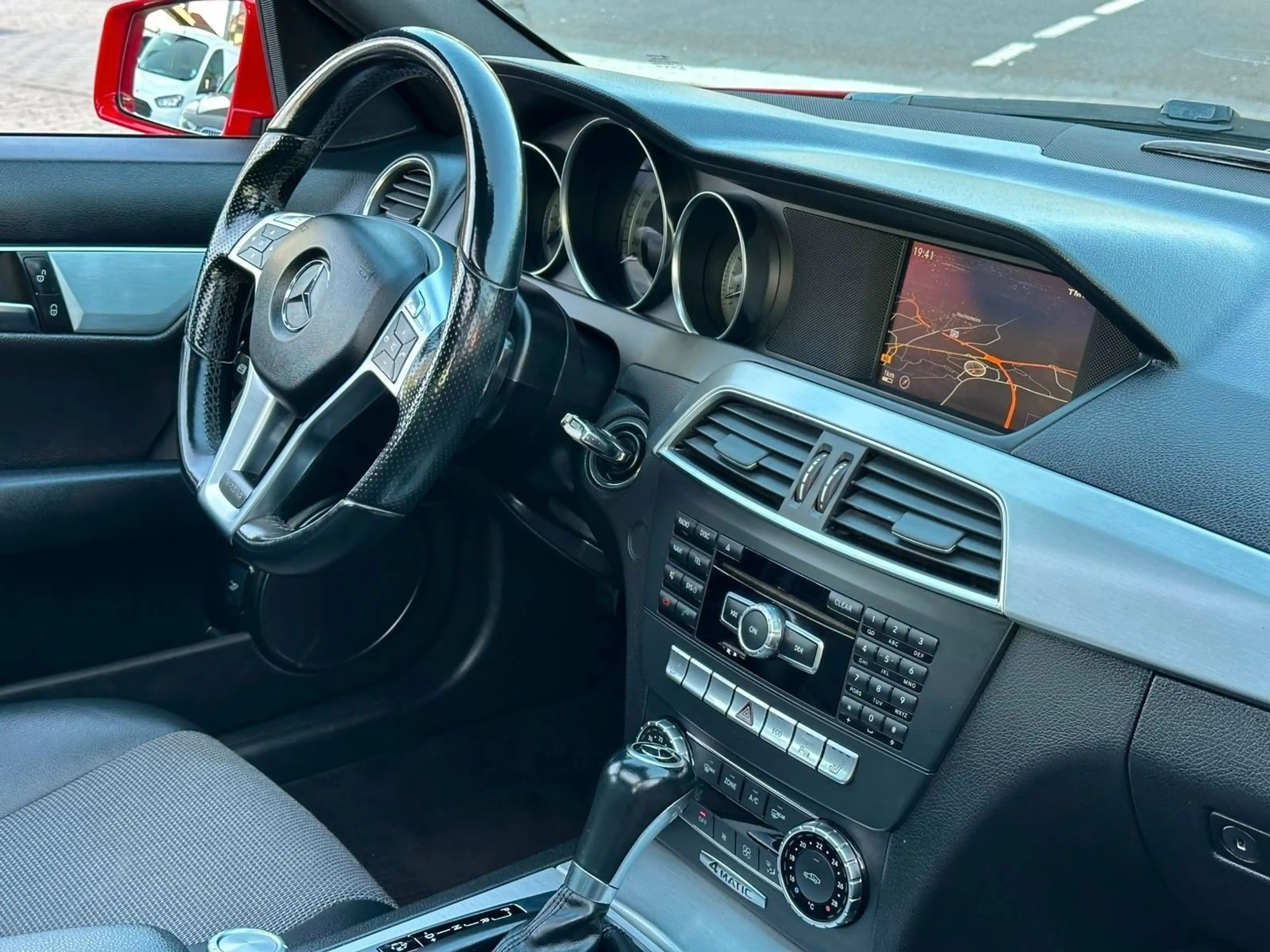 Mercedes-Benz C 350 Avantgarde AMG 4x4. PANO. NAVI. AHK — photo 14