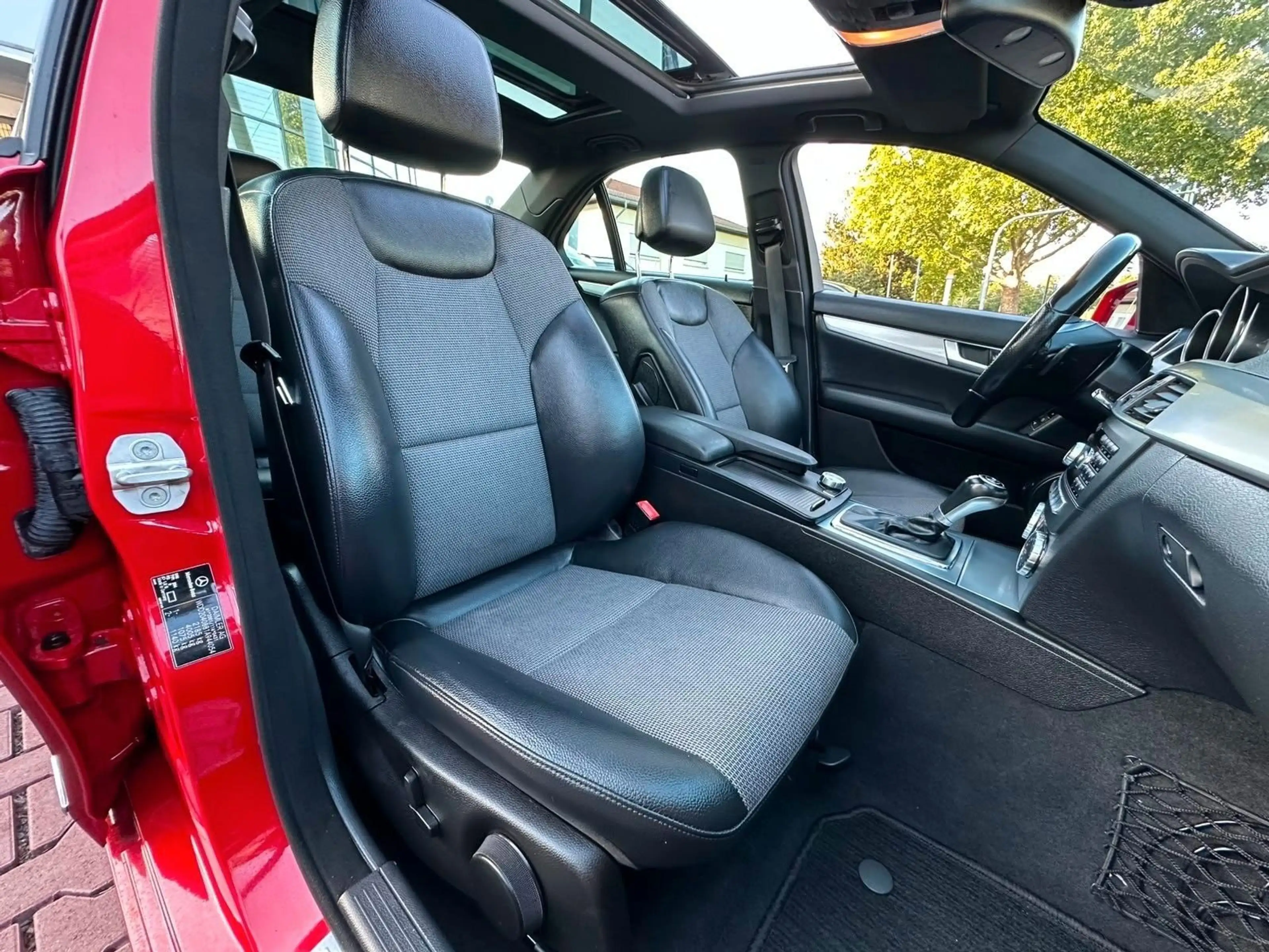 Mercedes-Benz C 350 Avantgarde AMG 4x4. PANO. NAVI. AHK — photo 15