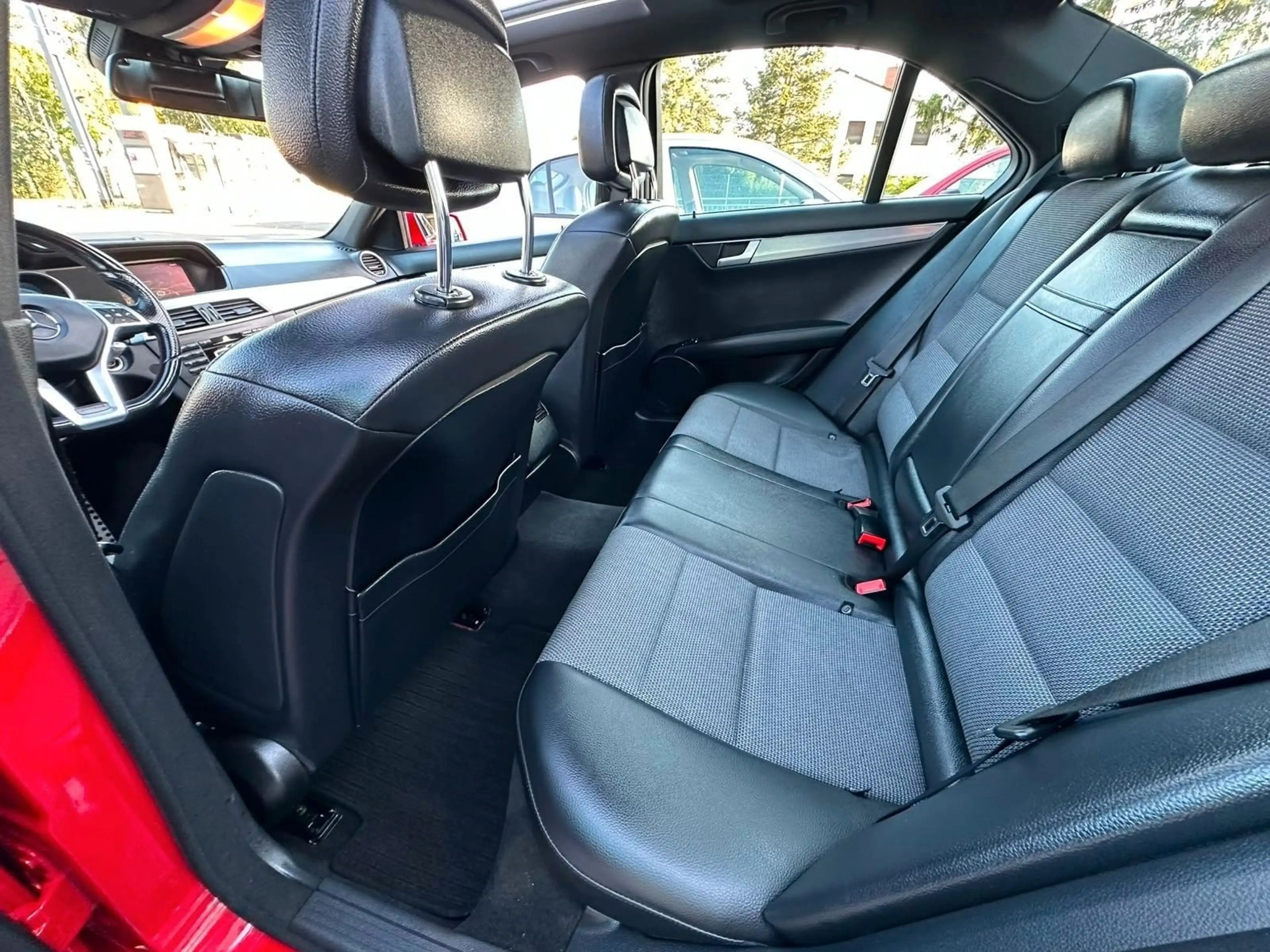 Mercedes-Benz C 350 Avantgarde AMG 4x4. PANO. NAVI. AHK — photo 11