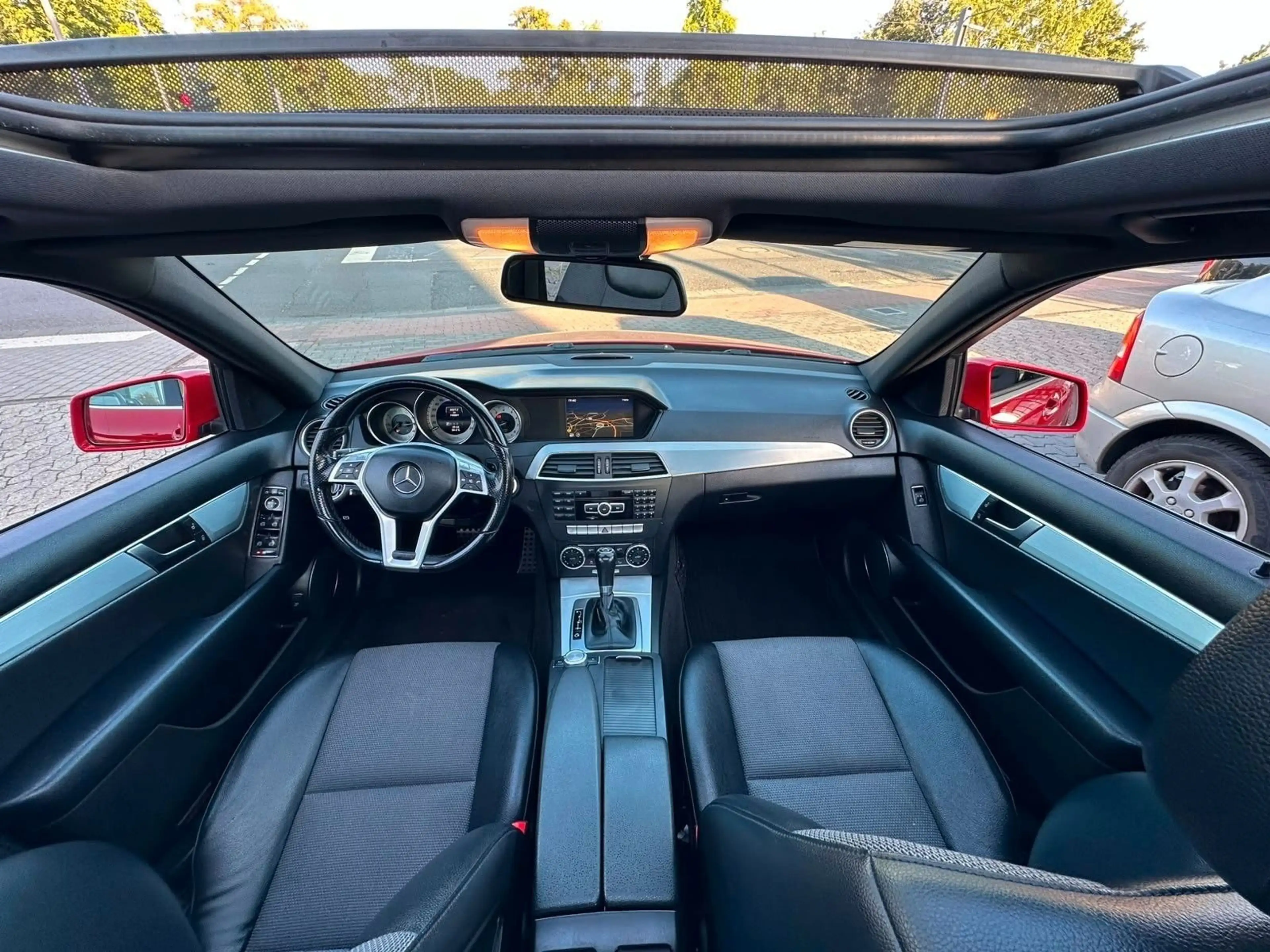 Mercedes-Benz C 350 Avantgarde AMG 4x4. PANO. NAVI. AHK — photo 9