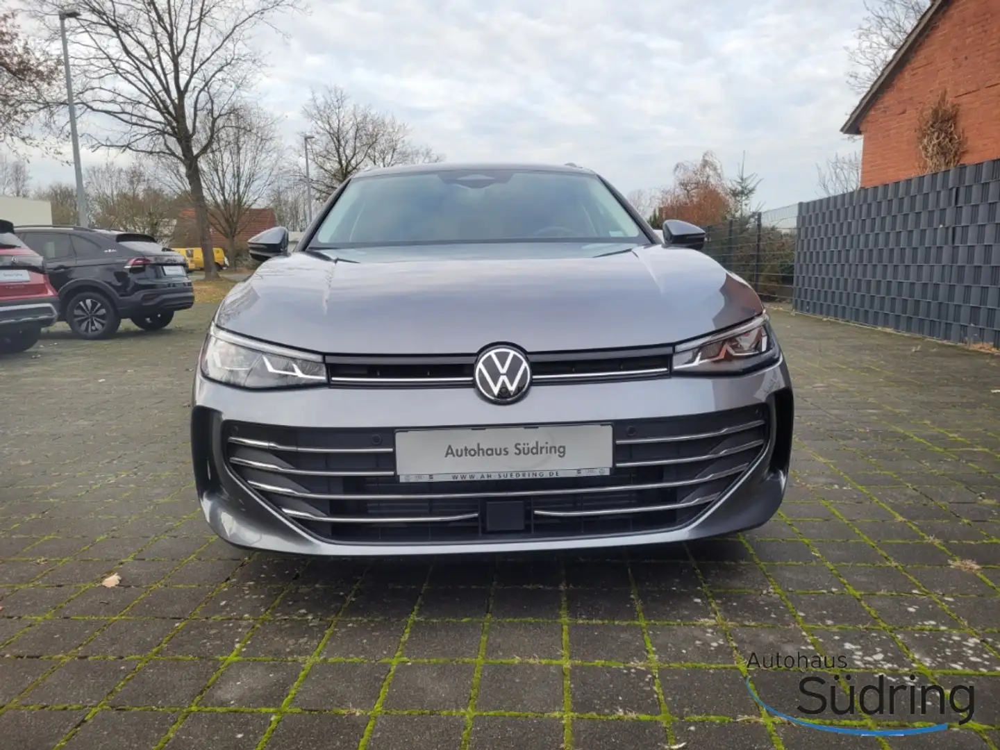 Volkswagen Passat Variant 2,0 TDI Business DSG HUD AHK Navi Grau - 2